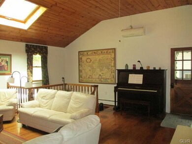 1639 Delabole Rd, Pen Argyl, PA 18072 - photo 4