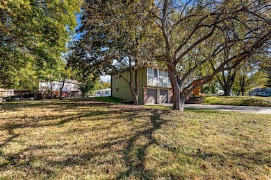 213 Highland Rd, Lansing, KS 66043 - photo 2