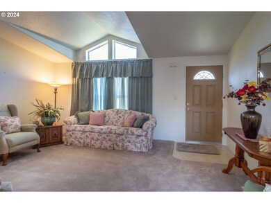 Living Room/Entrance
