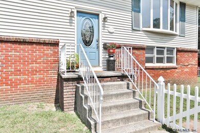 39 Woodrow Ct, Troy, NY 12180 - photo 2