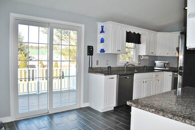 10 Dora St, Nashua, NH 03060 - photo 5