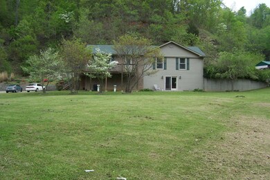 HOUSE FRONT TO SHOW HILL