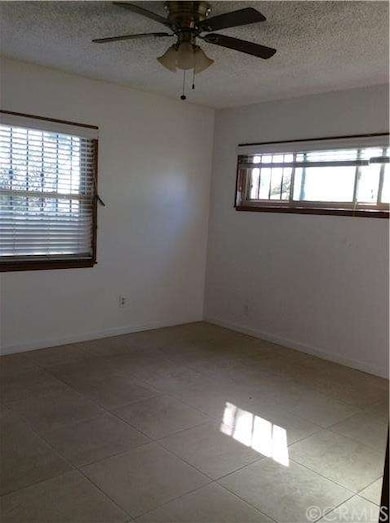 Good size Masterbedroom.