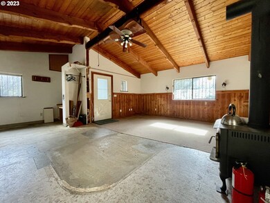 Living Room/Entrance