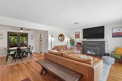 Entry to Bright Livingroom