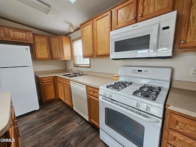 1005 27th St W, Williston, ND 58801 - photo 5