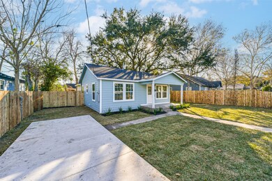 3204 Caplin St, Houston, TX 77026 - photo 3