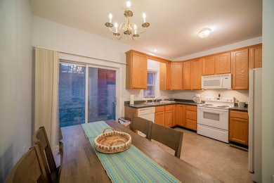 Eat-in Kitchen