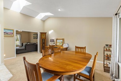 5511 N Pepperwood Ct, Peoria, IL 61615 - photo 7