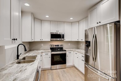 705 Berkshire Dr, Statesville, NC 28677 - photo 2