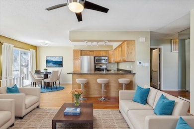 1142 Inverrary Ln unit D-86, Deerfield, IL 60015 - photo 2