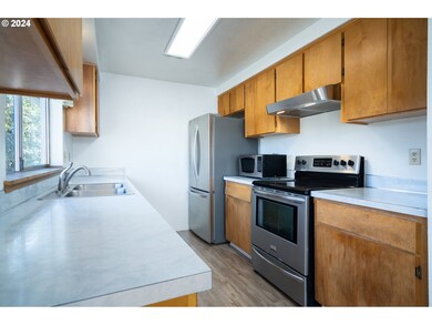 265 Corona Loop Rd, Roseburg, OR 97471 - photo 6