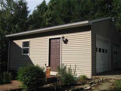 Nice detached 2 car garage