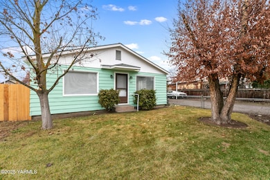 503 N Chestnut St, Toppenish, WA 98948 - photo 2