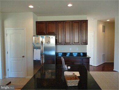 2103 Lake Forest Dr, Upper Marlboro, MD 20774 - photo 4