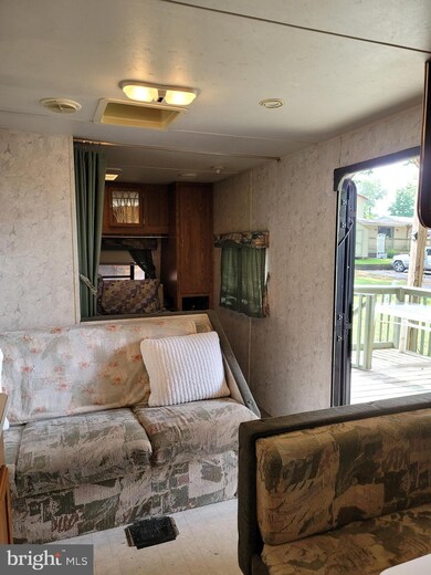 40-18 Soda Pop Ln, Falling Waters, WV 25419 - photo 7