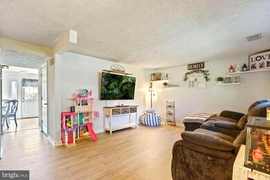 144 Sandalwood Ct, Walkersville, MD 21793 - photo 3