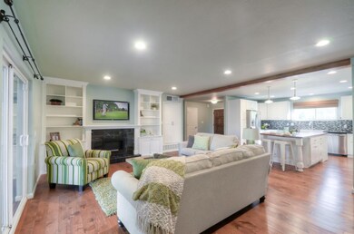 Living Room (2)