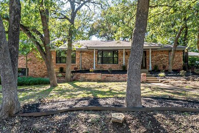 1208 Pebble Creek Dr, Euless, TX 76040 - photo 2