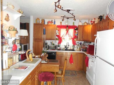 24 Francis Green Cir, Essex, MD 21221 - photo 5