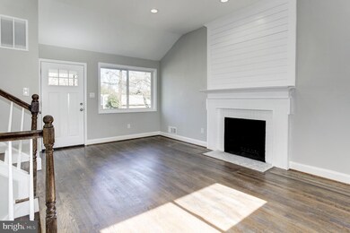 405 Saint Margarets Dr, Capitol Heights, MD 20743 - photo 2