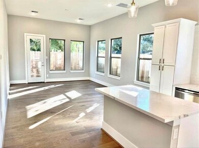 803 Thornton Rd unit G, Houston, TX 77018 - photo 3