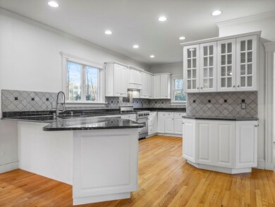 38 Grayson Ln, Newton Lower Falls, MA 02462 - photo 4