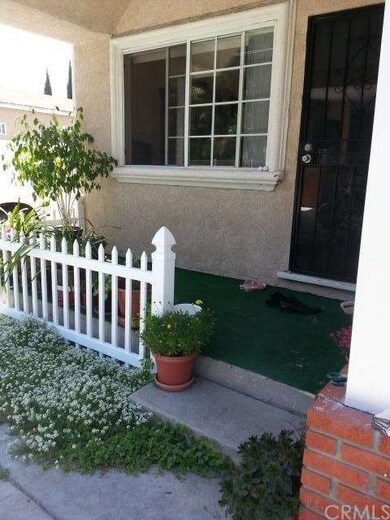 CUTE FRONT PORCH