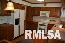 2826 Hillcrest Ave, Bettendorf, IA 52722 - photo 4