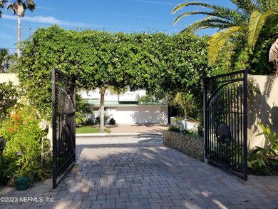 IVY COVERED ARCH AT ENTRY