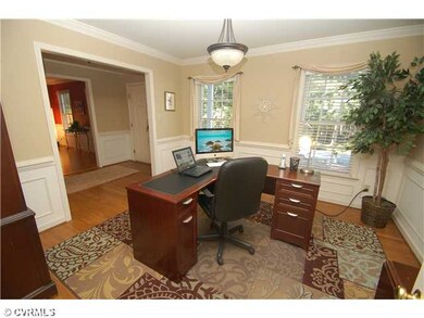 Dining Room - Formal Dining Room with Hardwood Flo
