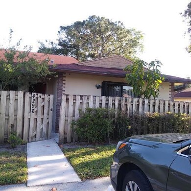 4296 Woodstock Dr unit A, West Palm Beach, FL 33409 - photo 2