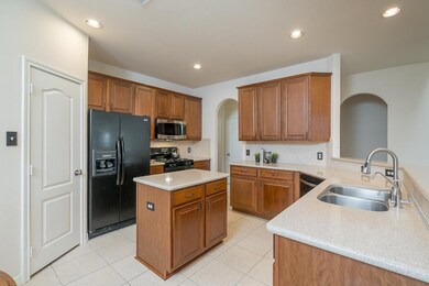 1453 Barras St, Alvin, TX 77511 - photo 5