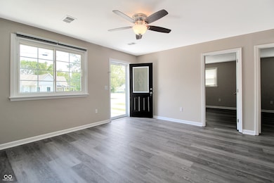 320 N 2nd St, Scottsburg, IN 47170 - photo 5