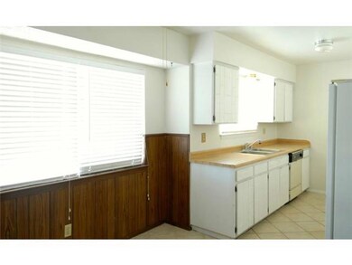 KITCHEN WITH BREAKFAST AREA