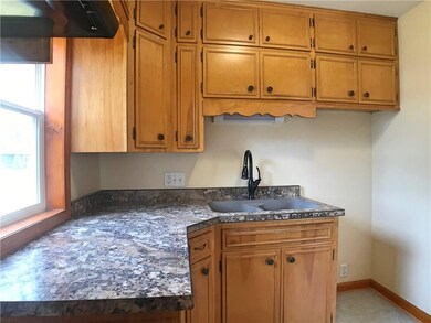 309 E 19th St S, Newton, IA 50208 - photo 5