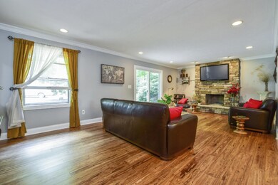 006-photo-living-room-7194137