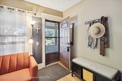 06-1328-Eureka-St-Lansing-MI-48912-Windo