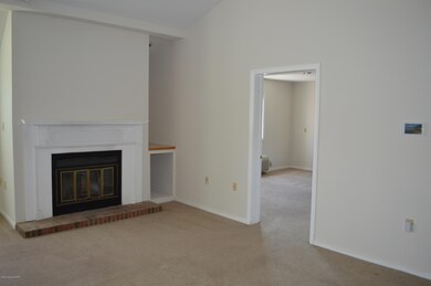 3 Village Cir unit 405, Stroudsburg, PA 18360 - photo 3