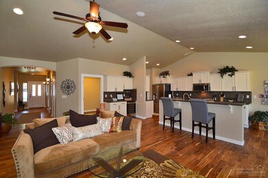 4820 SW Volcano View Way, Redmond, OR 97756 - photo 3