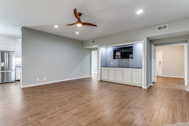 3678 Hidden Dr unit 604, San Antonio, TX 78217 - photo 6