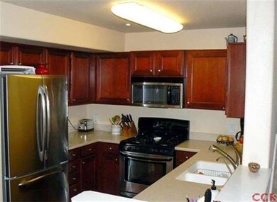 Easy clean counter tops with double sinks and R/O 