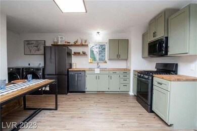 579 W Center St, Parowan, UT 84761 - photo 6