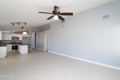 881 E Orchid Ln, Chandler, AZ 85225 - photo 6