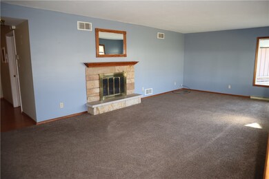 808 Hickory Hill Dr, Effingham, IL 62401 - photo 4