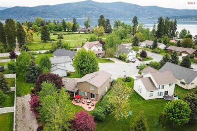 Pend Oreille River is just a short walk from the h