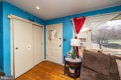 7404 Jodie Ct, New Carrollton, MD 20784 - photo 5