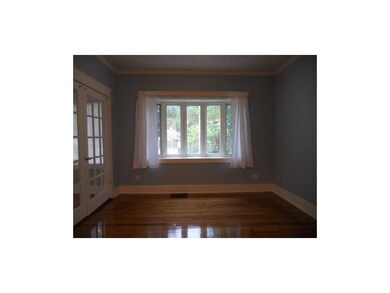 Den/Home Office. New in 08 , bow window, gleaming 