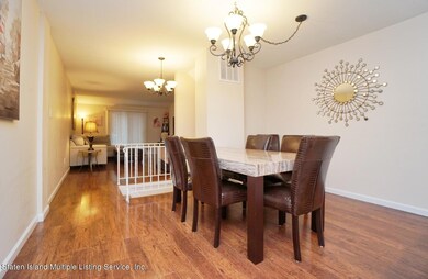 (5) DINING ROOM