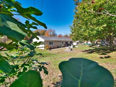 33 Meadowood Dr, South Dartmouth, MA 02748 - photo 4